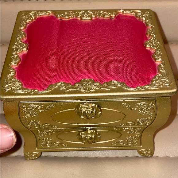 Betsey Johnson Gold Heart Necklace - Picture 5 of 8